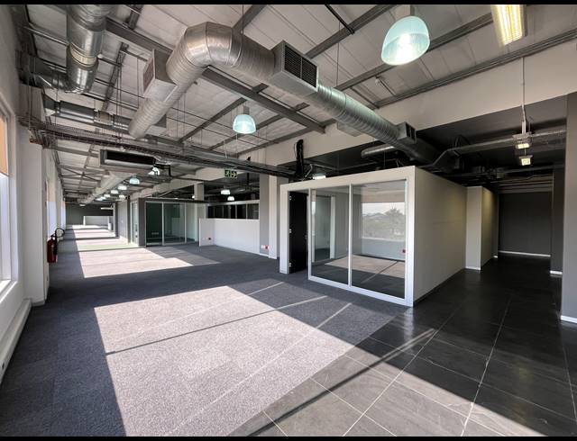 3,000M² OFFICE TO LET IN PAARDEN EILAND